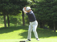 美しいフォームの岩城専務