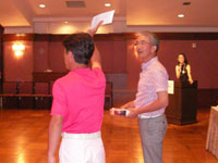 PM賞を授与される稲森常務